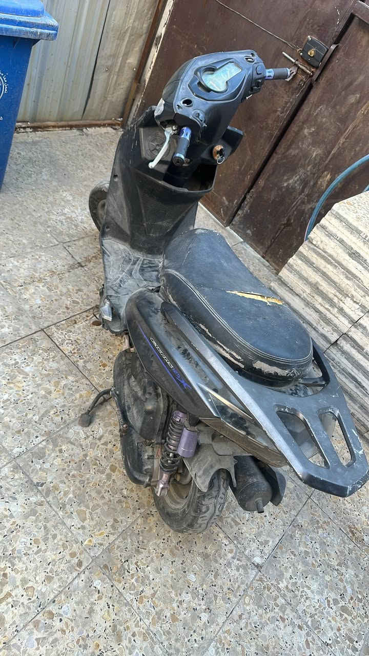 السلام عليكم دراجه سكنس مظلع حديث محرك ابلادي مامفتوح كهربائيات كله شغاله سلف هندر استان تعليك استان صفح جوزة ابلادية عوزة بس بجم لايت موجود وكفر لايت موجود العنوان بغداد شهداء البياع 
الاستفسار ‭+964 776 834 7543‬
