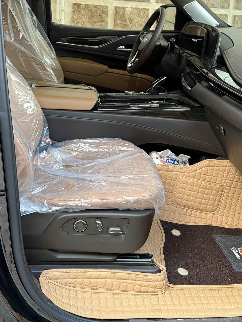 السلام عليكم
كاديلاك اسكاليد خليجي موديل 2023  كفالة

مغلفة ppf ضمان 10 سنين وحتى الشاشات الداخلية مغلفة ppf وعليها ارضيات داخلية تفصاال خاص 

اسبريسو فول مواصفات ماعدى المساج  
ماشيه ٤٠ الف 
 بلاك ادشن بلادي فول فول مواصفات
مكفولة كفالة عامه عدا بارد مقدار شبر
باسمي تحويل ثاني يوم 
المواصفات 
تشغيل عن بعد 
36 سماعة 
سقف شامو 
‏‎5 كاميرات
‏‎5 بصمات
فور ويل
كشن رجاج 
دوسات كهرباء 
داتا شو 
بانوراما 
لايت زنون عالي ناصي ٥ عدسات
‏‎4 شاشات بالدشبول والسقف والكشنات
تحكم بريك 
جنطه ذكيه جلاق
رادار تحديد مسار
رادار خلفي
رادار امامي 
رادار جانبي 
كشن تدفئة وتبريد سايق وراكب
كشنات امامية تدليك
كشنات خلفية تدفئة
مري شفط 
اشارة بداخل المراية
كشنات جلد 
كشنات خلفية منفصل VIP
علامة كاديلاك ضوئية بالدعامية الخلفية
الكشنات كهرباء 
ذاكرة ميموري ستيرن وكشن
قاصه 
ويل ٢٢ بلادي 
بااختصار السيارة فول للاخير 

مكفول كفاله عام سياره جديد بل باكيت 

سياره ب اسمي تحويل مباشر
سعر السيارة ( ٨٠٠) بيه مجال
غراضه مال شركه كامله 
مكان سيارة حله شارع ٦٠

***********
