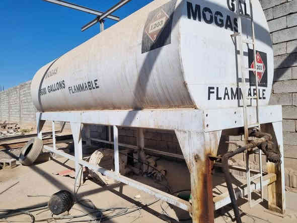 مقطورة كاز  ابلادي .شغل درجة اولى . ١٨ الف لتر .سعرها ٢٥ 
وبي  مجال حك الجيه ***********
