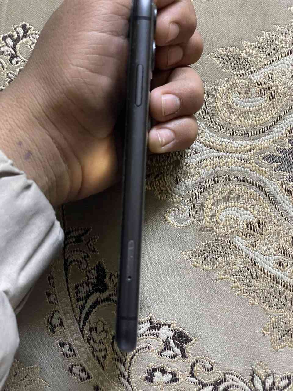 سلام عليكم 
11عادي للبيع الجهاز نضيف ذكره٦٤بطاريه ٩٩
وكآمل مبدل كلاسه مال شاشه وليس شاشه وبطاريه وفيس إيدي من حدثت وكف السعر خاص الاستفسار ***********
