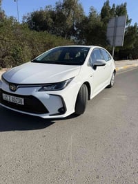 كورلا هايبرد 2025ماشيه18جديده السياره مكاني اعضميه 07745943119