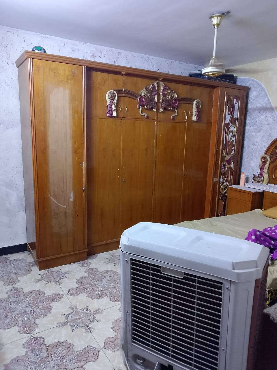 السلام عليكم نصف قطعه البيع 75 متر طابقين الطابق الاول استقبال ومطبخ وصحيات ووغرفه كبيره الطابق الثاني غرفتين ومطبخ العنوان بغداد الشعله ام نجم قرب شارع محمد الصافي طابو صرف 
السعر خاص 
***********
