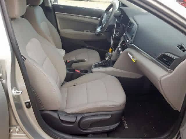 للبيع اومراوس بأقل النترا 2020 أمريكي
نص فول رادارات جانبيه تحديد مسار توقف ذاتي شاشه جبيره تحكم اربع جهات شاشه اعطال 
تبديل جاملغ امامي بدون داخل
 وحافة الباب وحافة البنيدصبغ  
و بالعراق قبق الصندوق صبغ بدون داخل 
مكينه بلاديه ممفتوحه وكير ممفتوح 
تخم تاير ودوشة منظومة زنون السياره جاهزه صور الحادث بالمنشور والسونار بالمنشور
للاستفسار اتصل ***********
***********
