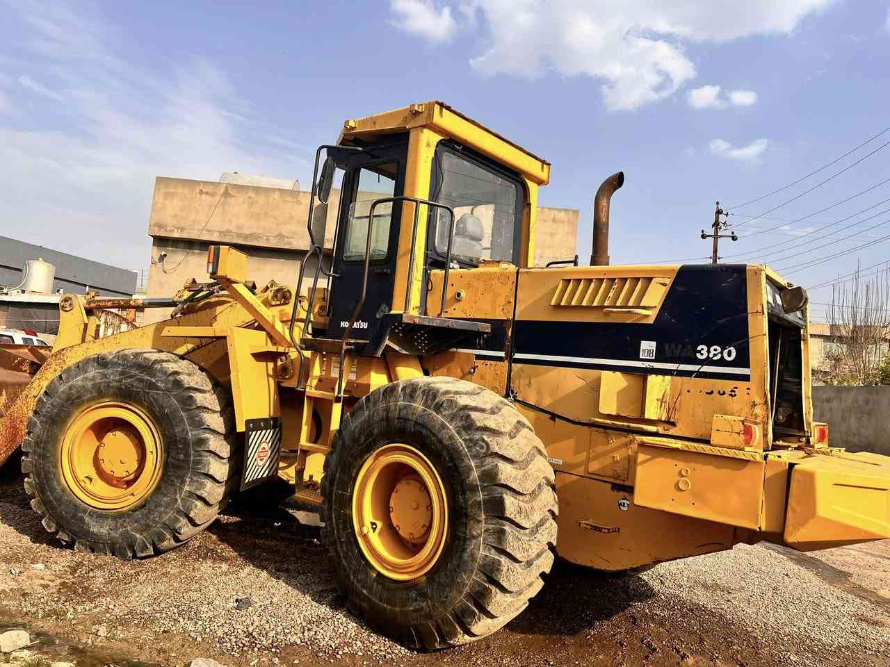 شوفر کوماتسو حجم 380رقم موبیل ***********
