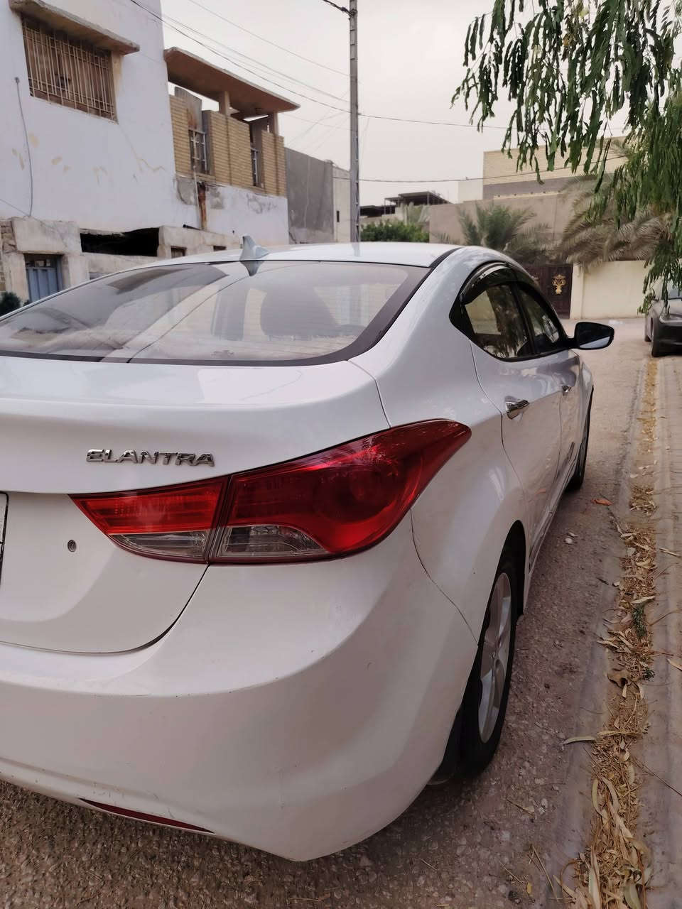 سلام عليكم 2013محرك 1600 للبيع بيه جاملغ امامي صبغ وبيه باردات شوف العين تجي تفحص تقتنع محرك كير تبريد كلها مكفول السعر 93 وبيه مجال بسم كردي وكالة مداور ***********
