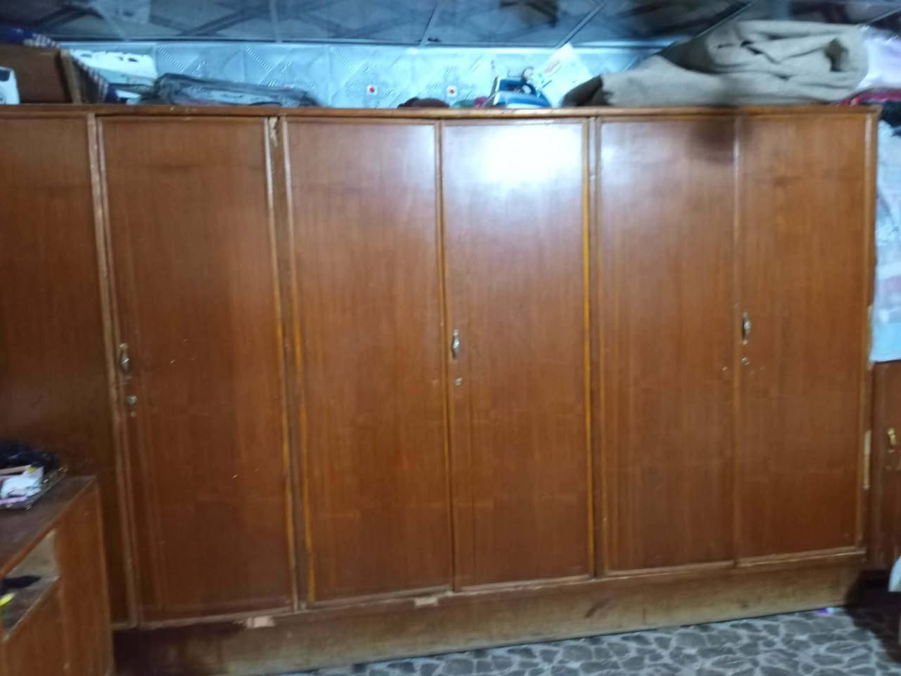 مستعجلين كلش علة بيعتة
غرفة نوم جرباية وكنتور وميز وزاوية ب150وبي مجال مكاني خاجية كلش مستعجلة علة بيعتهة شراية تتصل***********
