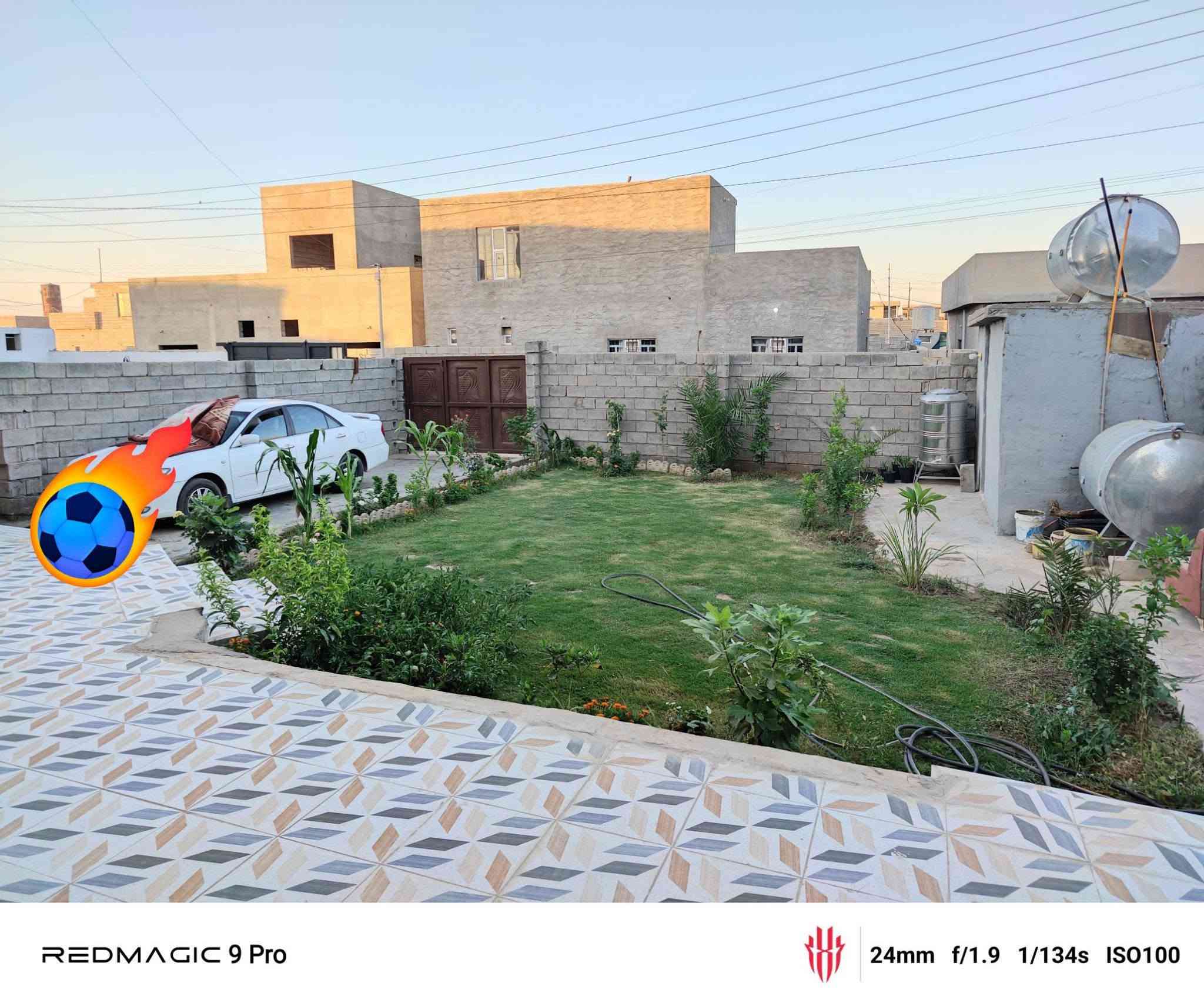مساحة الارض600 /4غرف نوم  الفوگ8×4 والجوه5×4
بيت كامل مطبخ حار بارد صحيات خارجيه مع حمام. وصحيات داخليه عدد2 مع حمامات. ربعه8×4.وحياكم البيت سعره80 وبيه مجال ***********
