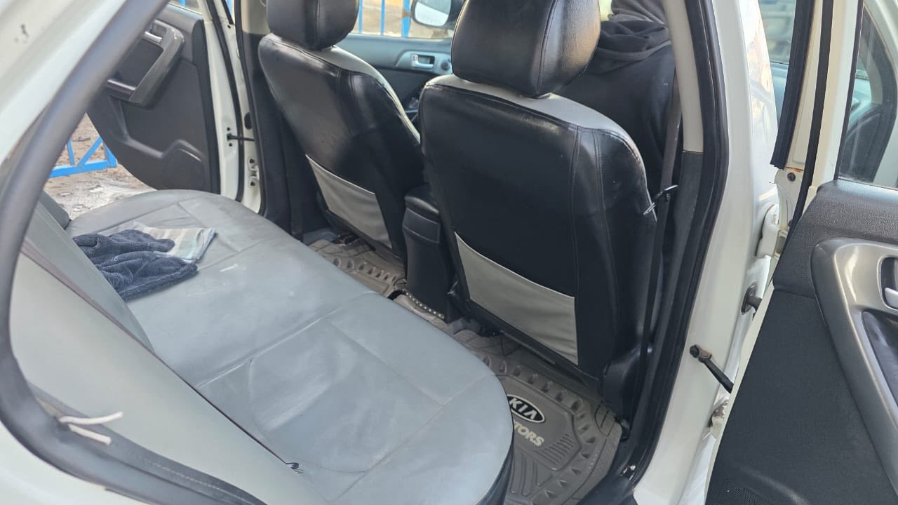 السلام عليكم من رخصة الادمنيه 
سياره سيراتو للبيع رقم اربيل الجديد بأسمي 
موديل 2013 فول خليجي سياره حلوه بيها طخه بسيطه بالباب الخلفي مع جاملغ خلفي جدآ بسيطه موضحه بالصور 
معروضه 120$ وبيها مجال 
الاتصال عالرقم *********** 
يوجد وتساب
