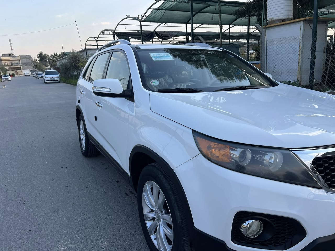 السلام عليكم 
للبيع كيا سورينتو ابيض موديل 2011 فول الموصفات بانوراما داخل صاج اشارة ترحيب تبريد لمس مرايات شفط الموصفات المعروفة السيارة احلى من الصور سنوية بسمي نافذة لي حد 2030 هزة جديدة ورقم جديد كابون بانزين بيها السيارة جاهزة من كل النواحي المحرك 4 سلندر لاصرف ولانفخ والكير بشرط السيارة بيها نص جاملغ امامي ونص بوند بدون دواخل والباقي كلها بشرط لابارد ولاشخوط السعر 150 بيها مجال قليل غير متواجد على الصفحة
 مكان السيارة 
(موصل الجانب الايسر للتواصل على الأرقام)
***********
***********
