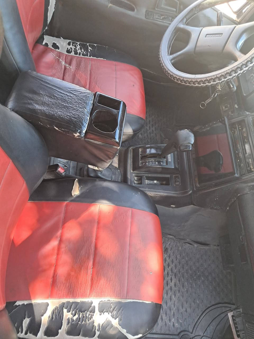 للبيع ساسوكي موديل 94السياره باسمي رقم نكليزي لوكير شغال تبريد شغال تخم تاير السياره بلادي مكان السياره واسط الصويرة قرب سيطرة اللج *********** سعر 43وبيها مجال
