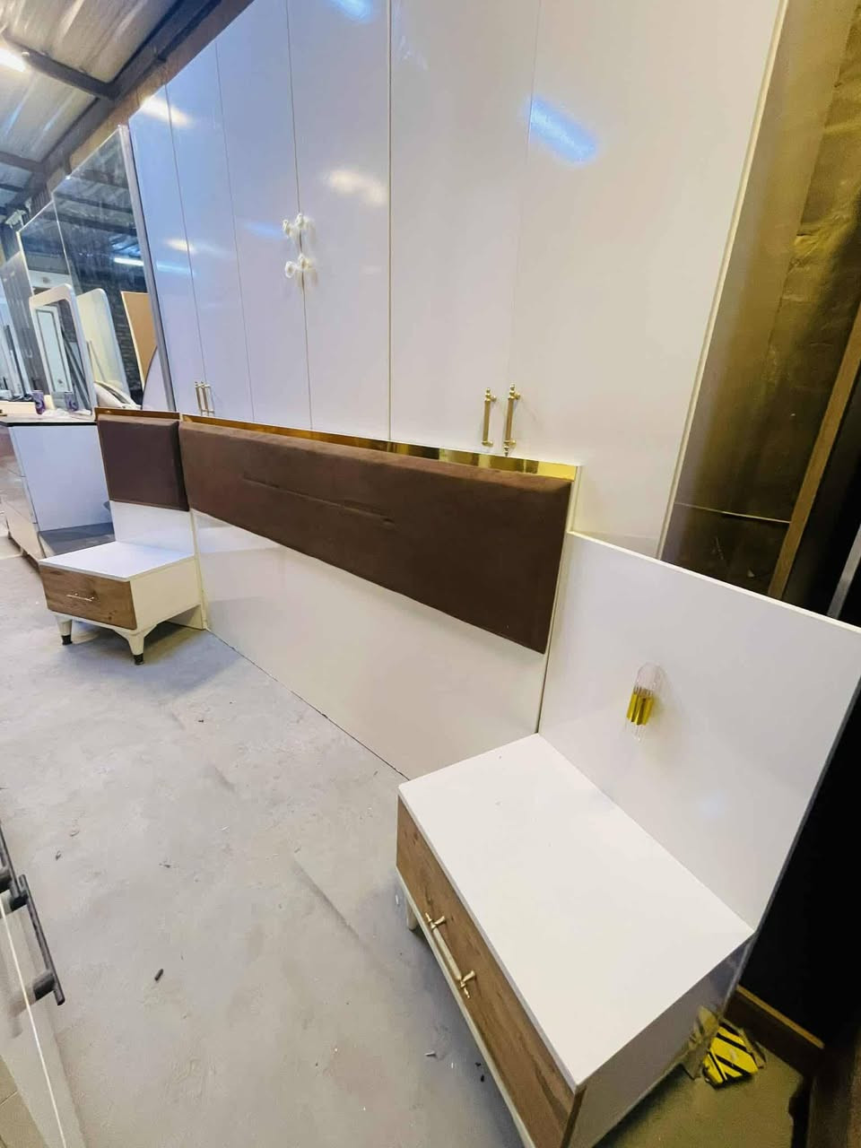 غرفه ترڪي مستخدم 🇹🇷
5قطع 
نضافه 90\💯
نضام ابواب 💢
السعر  500
مع شد🪛 ونقل 🚚  مجاني  داخل بغداد  محافظات بكروه حجز واتساب فقط ***********
