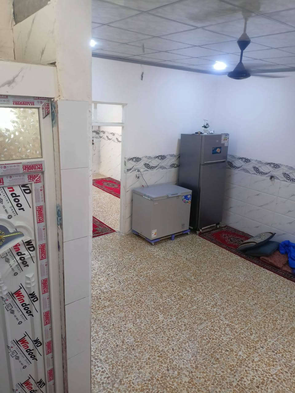 بـيت لللبــيع الجانب الايمن حي اليرموك البيت معامله تتحول بأسم المشتري يتملك رسمي
واليرموك حي راقي جداً 
مطبخ استقبال غرفتين حمام هول كراج سيارة المساحه 120 م
الاستفسار الاتصال على الرقم ***********
