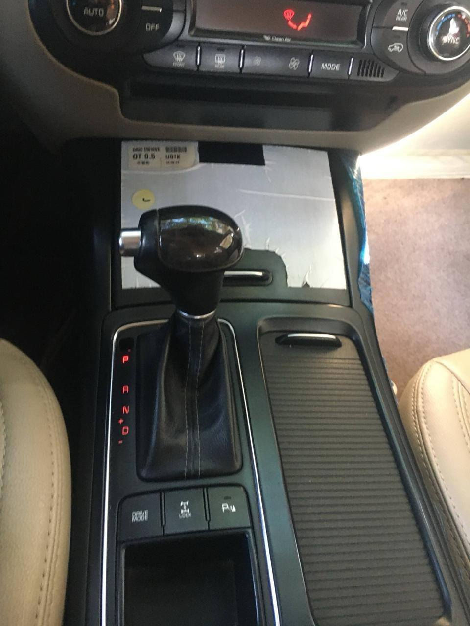 السلام عليكم
سورنتو 2015 وارد سعودي شكل 2017
محرك v6 3300 
7 راكب بصمه
رقم انكليزي قادسية بسمي تحويل مباشر 
حساسات امامي خلفي 
تحكم ستيرن 
مود دراف
فور ويل
مري شفط
بصمتين
نظام ترحيب
حادث سطحي بنيد فقط مبدل نفس اللون
ماشية 118 الف
محرك كازكيت و راجع وكاله
السعر 185$
العنوان بغداد الجديدة  ***********
