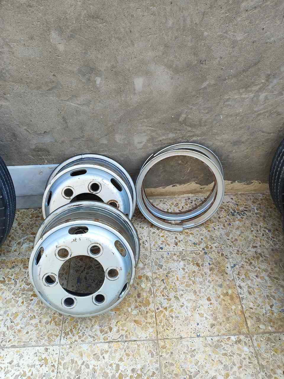 السماوه الرميثه 
تايرات كنتر 16 عدد 6

+ ويلين 16 فارغات + تاير 17ونص هيه ويليه السعر خاص للستفسار اتصل 

***********
