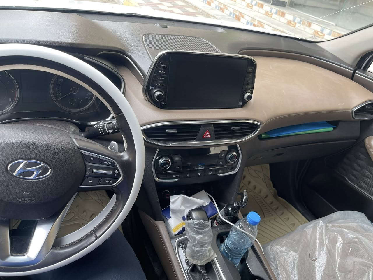 اللهم صلي على محمد وآل محمد.
السلام عليكم سنتافيا موديل ٢٠٢٠ 
ابيض خليجي ٦ سلندر  
 مواصفات 
شاشه 
كامرا 
حساسات 
بصمه 
كفاله عامه اي صبغ ما بيها 
بيها فقط بارد بالباب مال السايق  
رقم ذي قار انكليزي
مكان السياره الناصريه مركز المدينه 
للاستفسار اكثر
*********** 
السعر ٢٣٥
