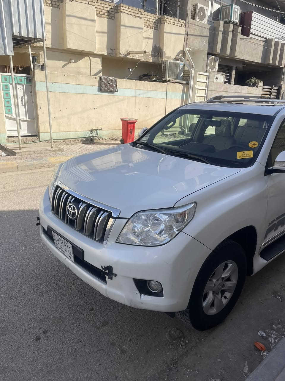 السلام عليكم برادو لبيع موديل 2013 مكينه 6 سلندر      بعدها على وضع الشركه  السياره صدر أمام خلفي كله جديد ماشيه 150 الف سياره مال بيت الف متصرف عليها رقم بغداد سعرها 270 ورقه وبيها مجال كلش قليل رقم اتصال. ***********
