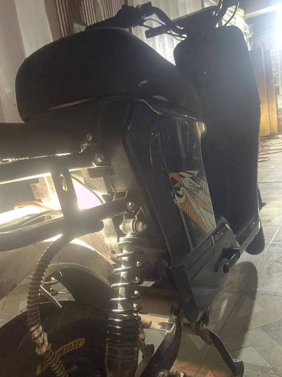 السلام عليكم دراجه شحن R10 للبيع فول مواصفات شغاله كلشي مابيهه بطاريات نضيفه بيهه نضام البك منفذ يو اس بي دبل اشاره السعر 280 مكاني بغداد العامريه للاستفسار ***********
