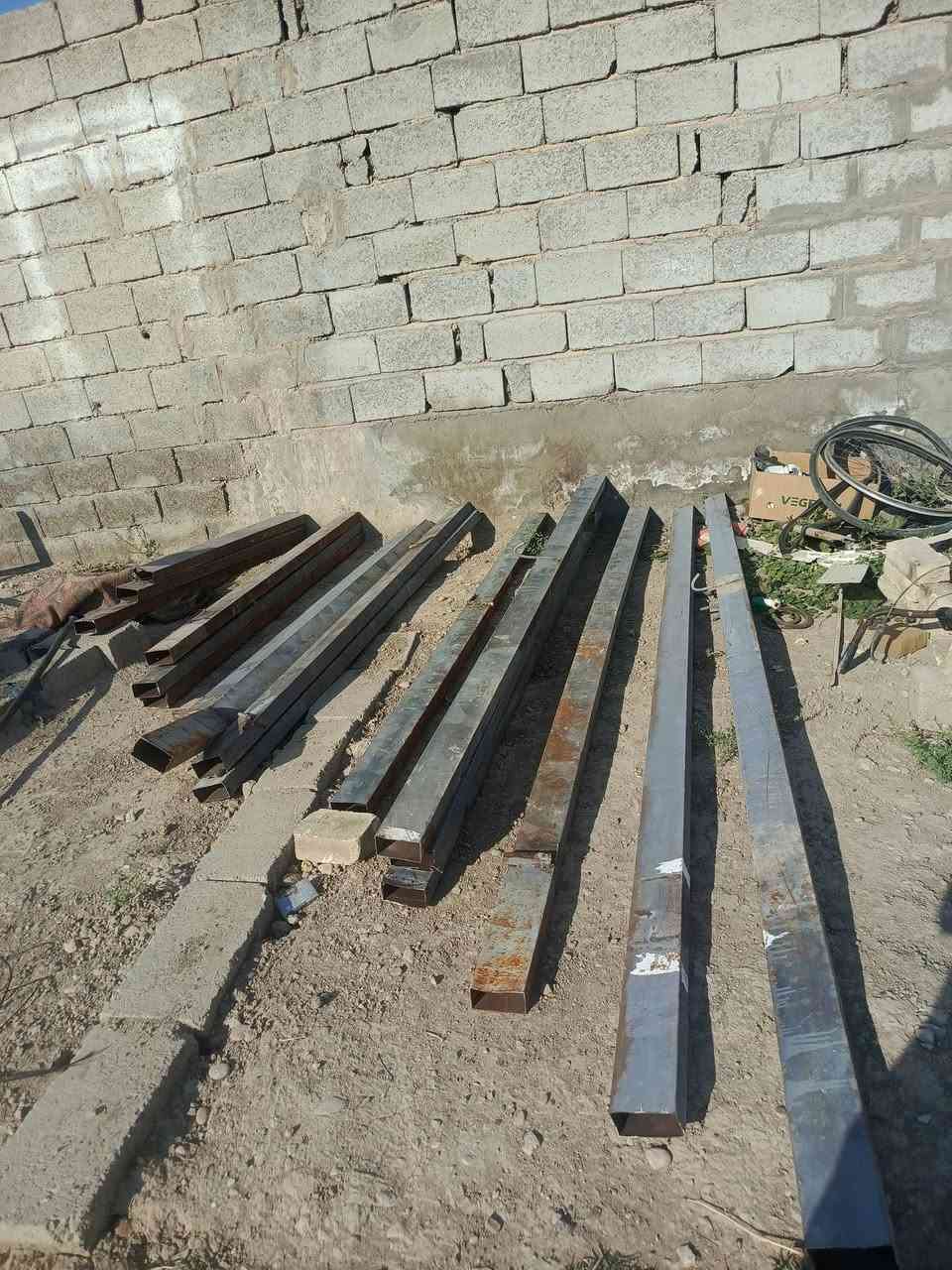 السلام عليكم عندي هذن الشخاطات للبيع بيهن 3.60 متر اصول شي واكصر شي 1.40 بيهن 18 قطعه كلهن 40 متر بس مقطعات مستعجل على بيعتهن الشراي يراسل او يتصل على ***********
