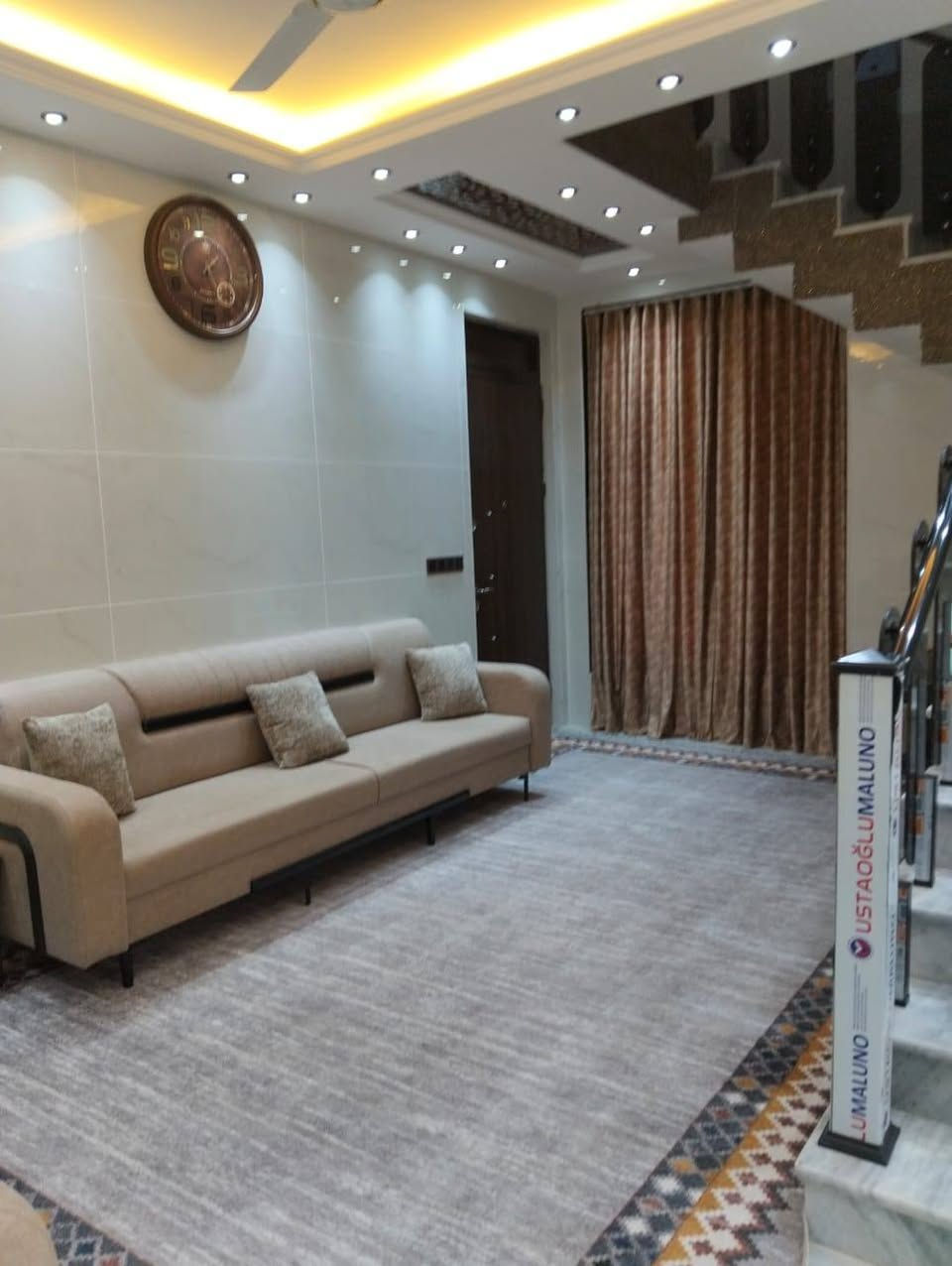 بيت ركن ٣٢٠م للبيع طابو زراعي طابقين ٤غرف نوم استقبال مطبخ صاله صحيات داخليه وخارجيه كراج سياره وحديقة كبيره بناء حديث ٢٠٢٦ مضومه كامرات  و غاز  ماء أور باب قاصه  تركي  خدمات ماء كهرباء تبليط عنوان المسيب قريب جامع الصفر  ***********
