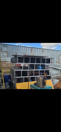 يوجد لدينا رفوف تفصال حديد وقفص بواري العنوان بغداد07731297108