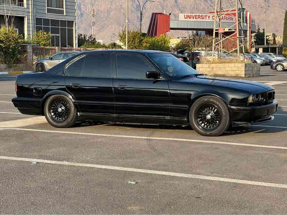 ماشاء الله له ماڵی هەموو لایەک
🦅BMW/1995/525i🦅
شتی جوان و راقی دانسقە لۆک لۆک
ئارم پلاستیک سلێمانی ئارمو ئوەلیات بەشەرت 
هەیکەلیکی هەتا بڵیی جوانو رێکی هەیە 
رەقەم ئسڵی/ کوشن جڵد /پێش گەورە/سڵایت/٩٥ فولە 
گێرو مەکینە بەشەرتی ١٠٠ فیتەر  دەکەڵو بوخار بەشەرت 525 تاک دیجیتەڵ تؤماتیک ٦گێر
موسو براوە بە بەشەرت 
پێشو پشتی دەحمی نییە بەس لای سەیاق چەمەلاخی پێشو پشتی شتێک دەحمی پێوەیە 
سەیارەکە پێویست بە وەسف ناکا 
پارەی ٥٢٠تێکی گێڕ حادییە سەحری گونجاوە
بۆ زانیاری زیاتر یان تیل بکە یان نامە بنێرەلە خزمەتام *********** فایبەر /وەتس ئەپ
شوێن .رانیە بشدار
