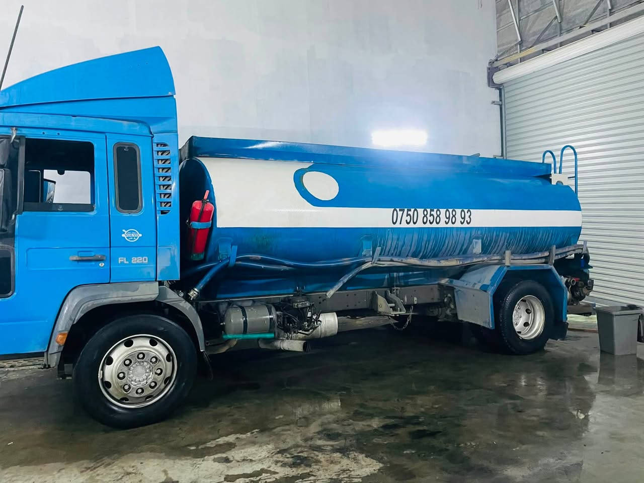 Valvo FL220 2001
ڤالڤۆ 
مۆدێل ٢٠٠١ 
بیلاد چوپ 
مەکینە مەرخوب 
تانکی ١٢٠٠٠ هەزار لتر
رەقە و سەنەوی نوێیە 
بەناوی خۆمە
بەناوکردن کارەبایەتی و مەکینە گێر بەشەرت
تەنکی بەشەرت بێ خایسی 
هەولێر ***********

