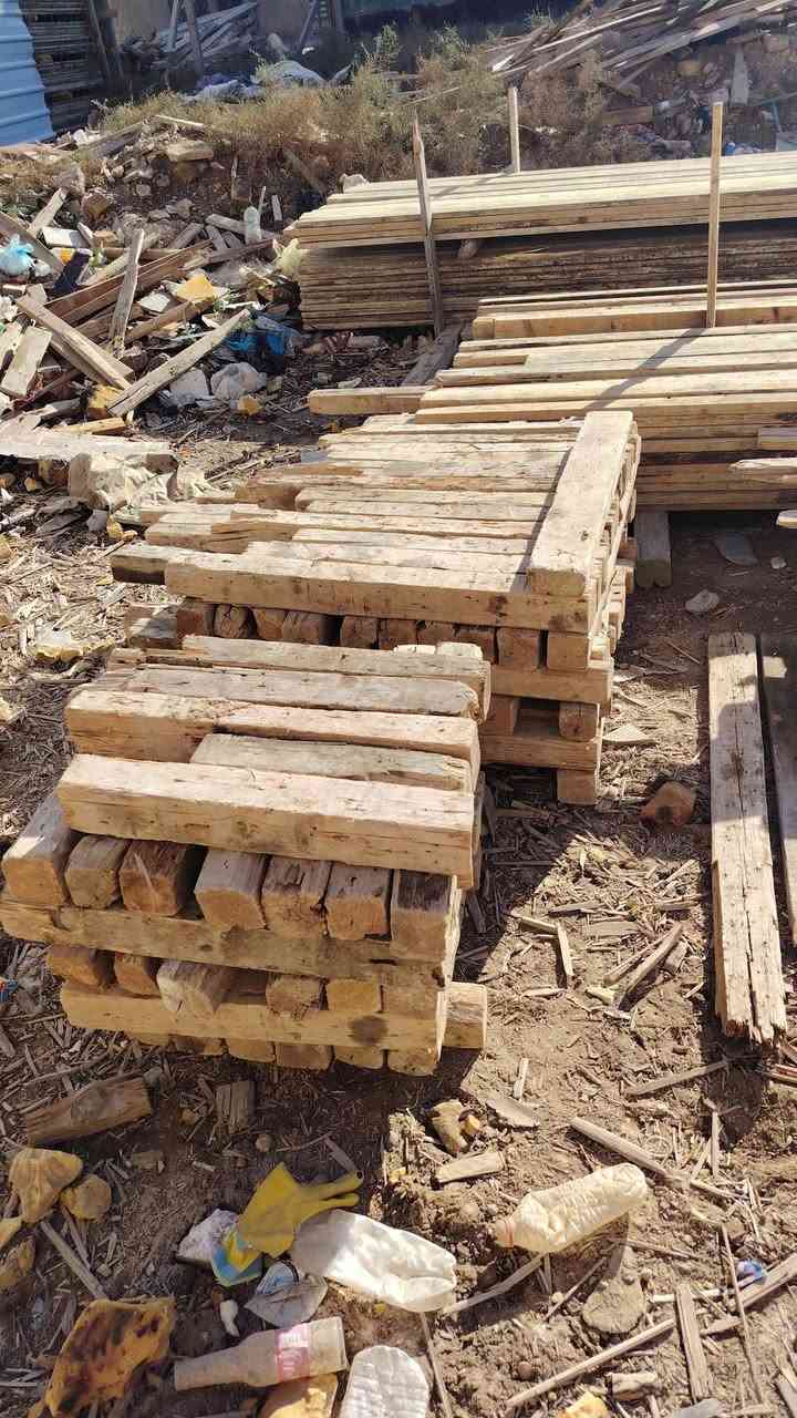 خشب للبيع نظيف اخو الجديد العدد 3 مكعبات ونص. بابل الحله.  ***********
