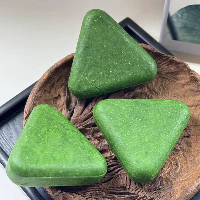 ✨ جربي صابونة الأعشاب الطبيعي من GREENLEM! ✨🌿

صابونة الشامبو دي مش عادية 😍
مصنوعة يدويًا بالأعشاب الطبيعية “عثمان جراس” لتغذية وتقوية الشعر من الجذور للأطراف 💪

💚 تنظف فروة الرأس بعمق بدون ما تنشفها
💚 تقلل تساقط الشعر وتساعد في نموه
💚 تعيد حيوية ولمعان الشعر الطبيعي
💚 ممكن تقلل ظهور الشعر الأبيض مع الاستخدام المنتظم

طريقة الاستخدام بسيطة 
بلّلي شعرك، افركي الصابونة بين إيدِك، ودلكي فروة الرأس بالرغوة 2-3 دقايق، بعدين اشطفي بمياه فاتر.
استخدميها 2-3 مرات أسبوعيًا، وهتشوفي الفرق بنفسِك 🌸

المنتج ابو الباركود الاصلي


**إذا كنت صاحب هذا الإعلان وتريد حذفه لأي سبب، رجاءا أرسل رسالة إلى الدعم الفني**