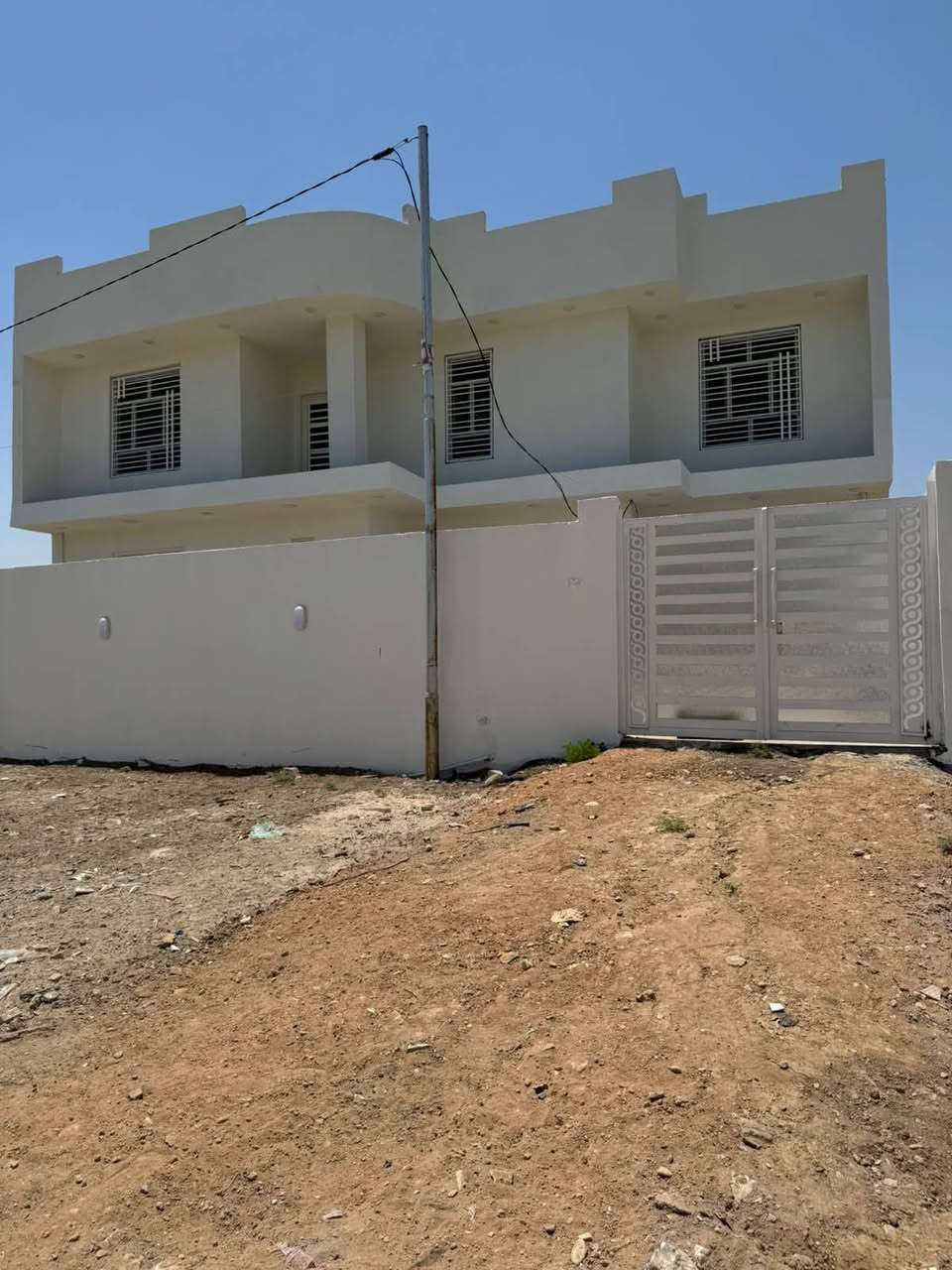 بيت طابقين جديد البناء
للبيع – بيت سكني مميز

📍 العنوان: الهاشمية السياحي – المزيدية

🔹 بيت طابقين🔹 المساحة: 275 متر مربع🔹 4 غرف نوم🔹 استقبال واسع🔹 كليدور🔹 مطبخ سيراميك🔹 أرضية بورسلين🔹 بلكونة🔹 3 حمامات🔹 مناور عدد (2)🔹 طارمة كبيرة🔹 حديقة

📞 للاستفسار والاتصال مباشرة بصاحب الدار:***********

📢 مكلف للنشر
