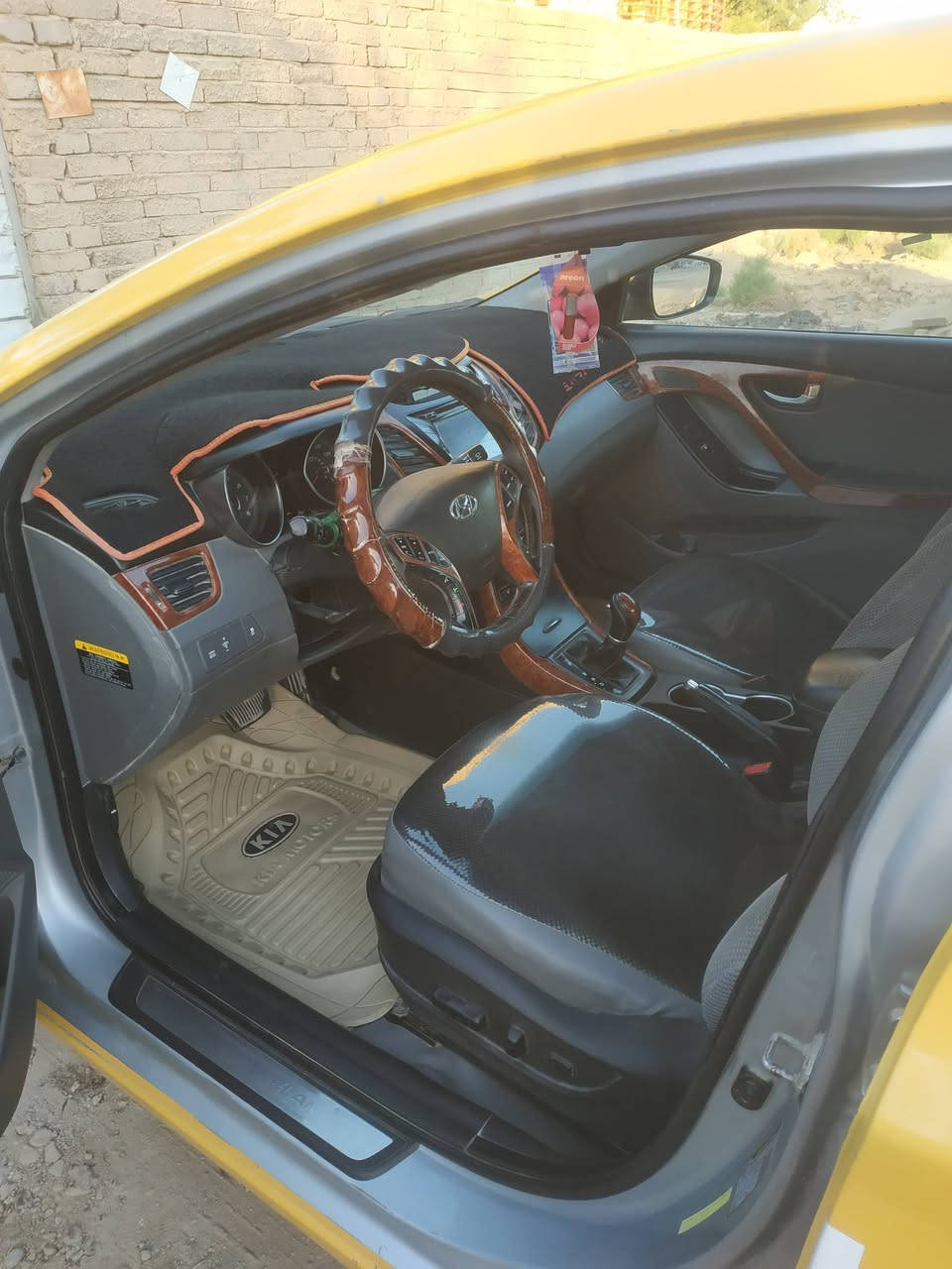 السلام عليكم شباب النترا موديل ١٤سياره فول مواصفات حادثه چاملغ فقط
لالغد ولاشاصي 
كير مكينه تبريد كله مكفولات مكان حله الشراي يتصل ***********
السعر ١١٥
