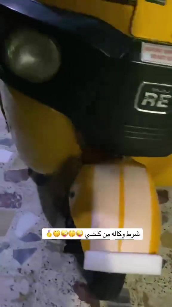 سلام عليكم تكتك لبيع مكفوله
محرك مكفول نضافته 80 بل100 وبيهه جوه لبكلايت صبغ اربع اصابع 
مكاني بغداد شعله 
***********
كمل فيدو دك علي
