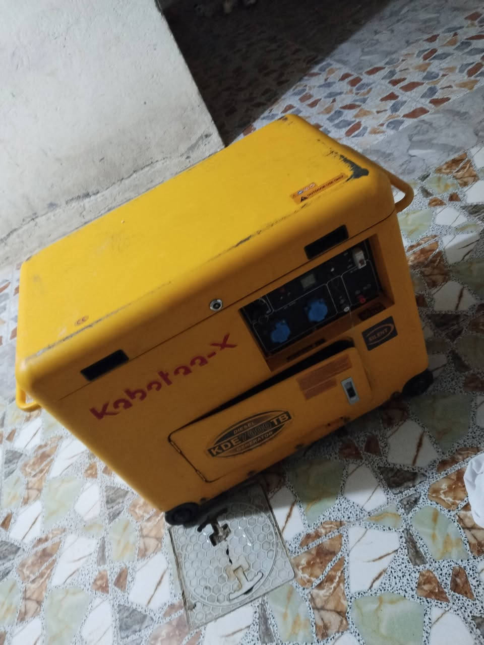 سلام عليكم شباب مولده كاز للبيع
5كيفي
العنوان حله شارع 80 
رقم الهاتف ***********
40امبير
