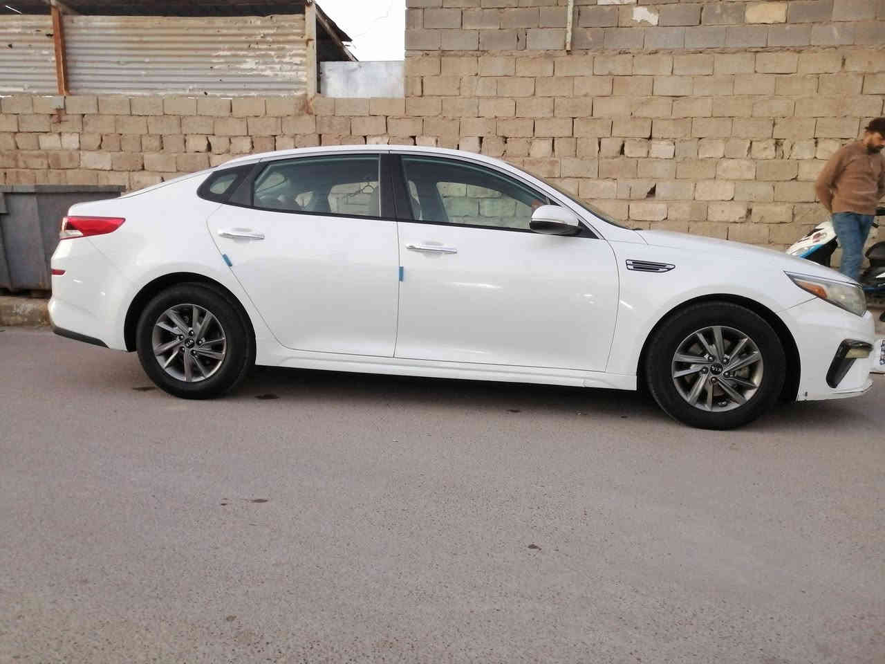 السلام عليكم
كيا اوبتما 2020 وارد امريكي بدون حادث
ماشيه 107 حقيقي
حجم المحرك 2,400 GDI مفتوح كازكيت  فقط
رقم بغداد 
مواصفات ماعدا الفتحة والبصمة
شاشه كبيره تدعم كار بلي
زنون + ليد نهاري
كاميرا خلفيه متحركة
حساسات خلفيه
اشاير بالمري
رادار جانبي وخلفي
وضعيات قيادة رياضي واقتصادي واعتيادي
تحكم ستيرن كامل
مثبت سرعه
تحديد مسار
مانع ازلاق
السعر 157وبيها مجال
الانبارــــــــ الحبانية ــــــ حصيبة الشرقية 
هاتف ***********
