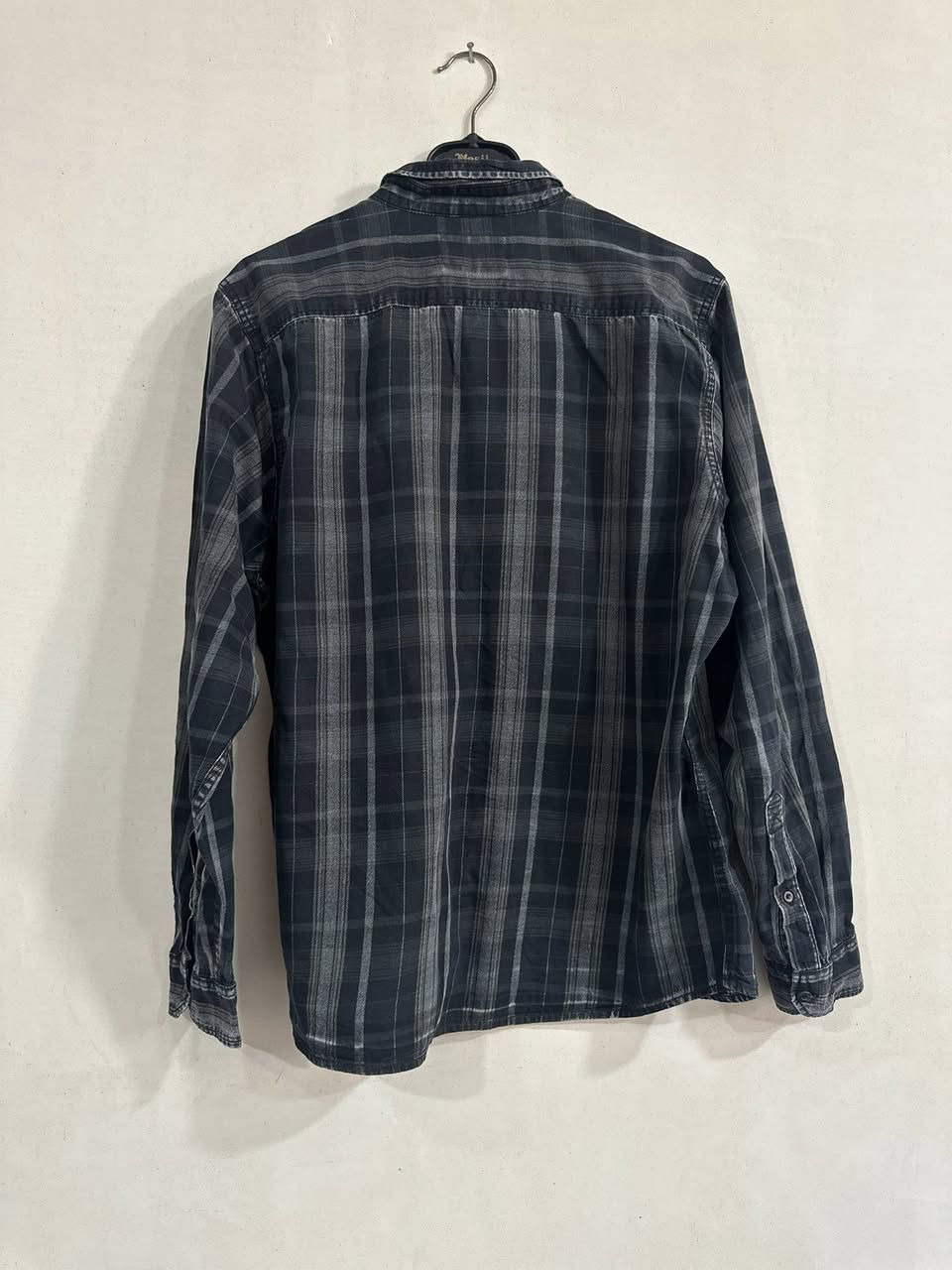 � قميص أوروبي مميز 🔹
قميص أنيق بجودة عالية، مناسب للّبس اليومي والمناسبات الخفيفة.
يتميّز بلونه السمائي الهادئ الذي يعطي إطلالة راقية وعصرية.

📌 المواصفات:
• القياس: L
• اللون: رصاصي واسود مربعات 
• الخامة: بهاري ناعمة ومريحة
• النظافة: 100% (بحالة ممتازة)

💰 السعر: 10 فقط

خيار ممتاز لمن يبحث عن الأناقة بسعر مناسب 🌟


**إذا كنت صاحب هذا الإعلان وتريد حذفه لأي سبب، رجاءا أرسل رسالة إلى الدعم الفني**