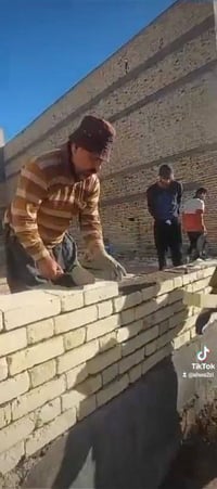 الخلفة علي الايراني  خلفة بناء او باقي المهن  يراسلني واتساب.. 0776259...