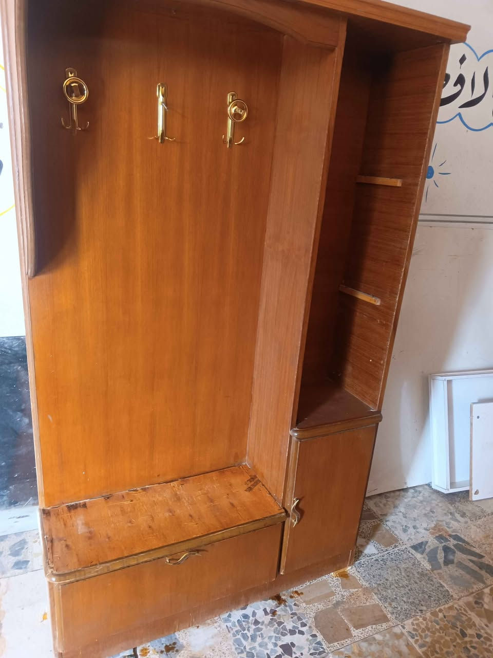 غرفه خمس أبواب مستعمله قنصور ارتفاع ٢١٠ ظهر جمبر السعر٤٠٠ العنوان حي تسعين نهاية حي صدام *********** موصل, نينوى
