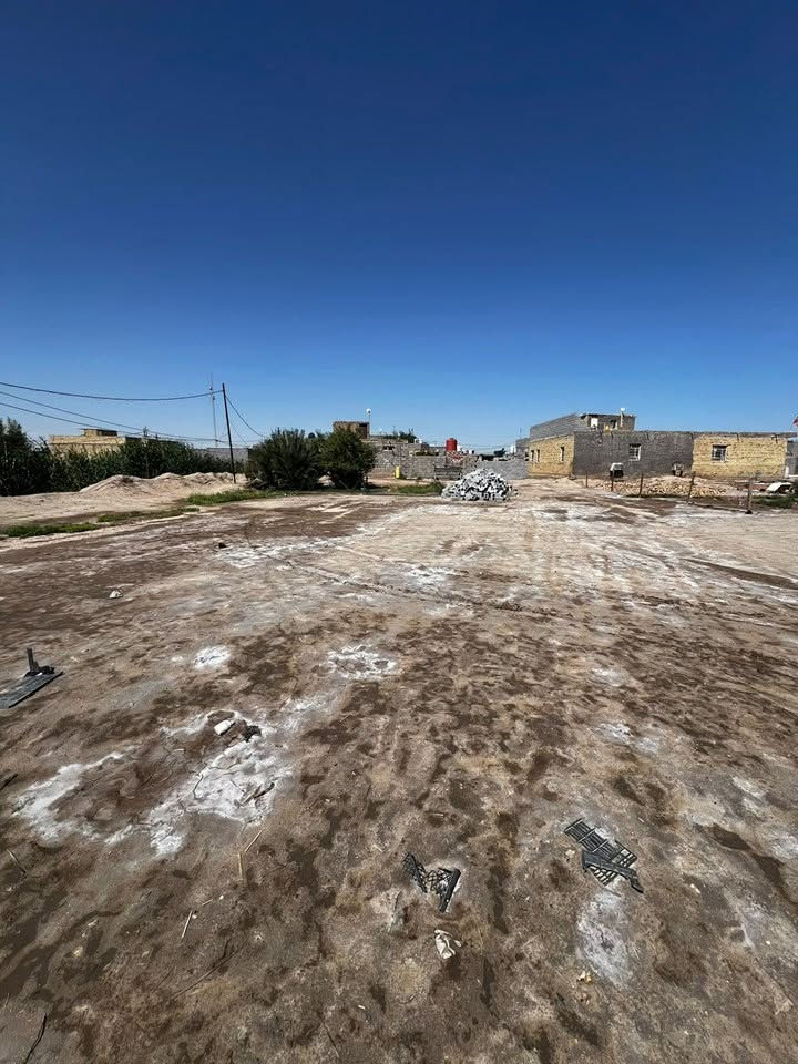 بيت بالخميسات مع قطعه ارض شارع طاقه شركه النفط مساحه البيت 300 مساحه القطعه 700
يحتوي على استقبال + صاله 9 امتار + غرفتين + مطبخ +صحيات داخليه وخارجيه مدرسه تبعد 150 متر 
السعر 60 قابل للتفارض

*********** 
يوجد واتساب
