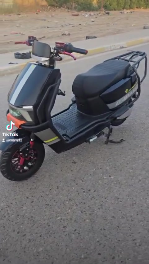 سلام عليكم
دراجة شحن  سكنس الماسه للبيع 
 كامل عل فحص السعر 450الف وبيه مجال
الرقم الاتصال ***********/ ***********
