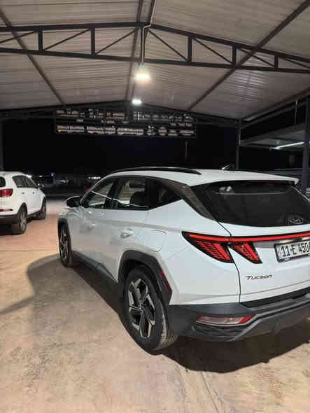 السلام عليكم 
للبيع هونداي توسان لمتد 2022 حادث السياره الصندوك مبدل نفس اللون وبارد بالجاملغ اليسار بجم كبس 
مواصفات بصمه شاشة كبيره بانوراما كير دكم تدفئه وتبريد بالكراسي الاماميه تدفئه بالكراسي الخلفيه صندوك كهرباء تتقدم وترجع بالبصمه 5 كاميرا رادارات جانبيه وخلفيه واماميه وحساسات اماميه وخلفيه وبعد بيها هواي مواصفات ورقم الشاصي داخل المنشور والسياره رقم بغداد تحويل ثاني يوم 
السعر 210 وبيها مجال بسيط 
*********** خاص او واتساب
