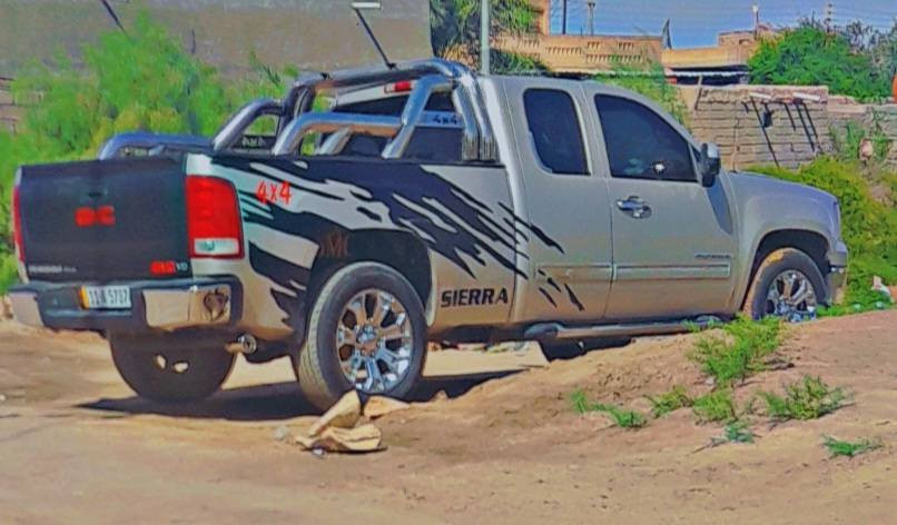 سلام عليكم. للبيع GMC سيرا موديل 2007 رقم بغداد مشروع وطني
محرك وكير بحاله ممتازه 
السياره مصبوغه حزام للجماليه فقط 
دواخلها كلش نضيفه وحلوه 
تحكم ستيرن 
شاشه اندرويد 
كشن كهربائيّ 
كهربائيات كلها شغاله وعلى وضع الشركه 
تخم تاير+ ويل كب كروم اصلي GM
عليها ادامه عامه 
سياره استخدام شخصي. يعني ابد ما متعوبه 
السعر. 120 وبيها مجال قليل 

مكاني البصره قضاء القرنه. 
رقم الهاتف. ***********
