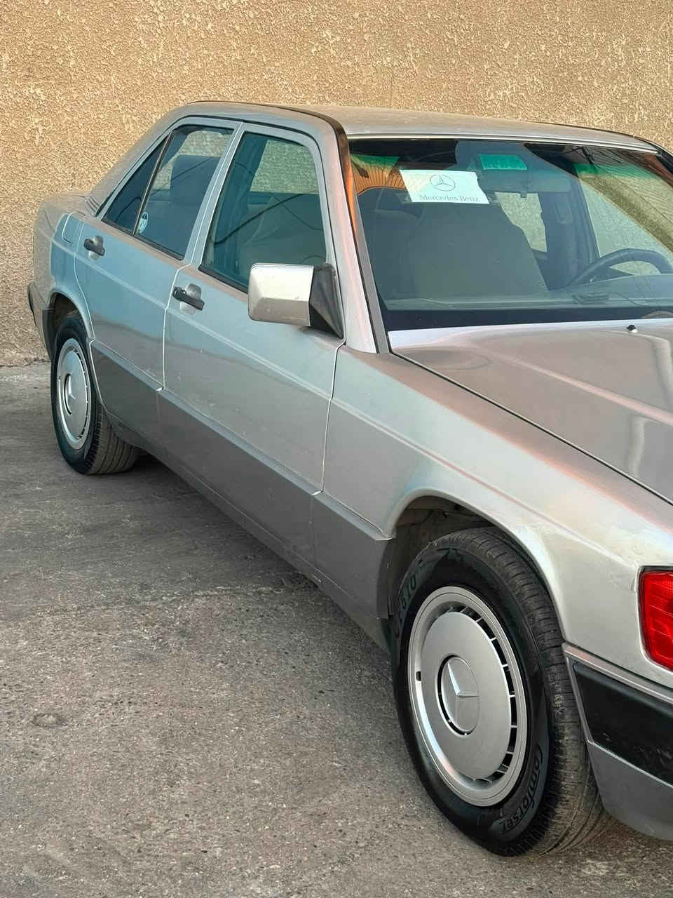 للبيع فقط مارسدس 190 طيارين حجم 260 اصل موديل 91 بدون ضربه وخياس قاعد دبل بلاديه
صبغ عام جماليه سياره بلاديه وجاهزه دبل فيت بم اربع جام كهرباء سنترلوك الخ ،،، 
رقمه بغداد دولي تحويل مباشر 
والسعر 47 ورقه وبيه مجال بسيط 
مكانه بغداد العطيفيه ***********
