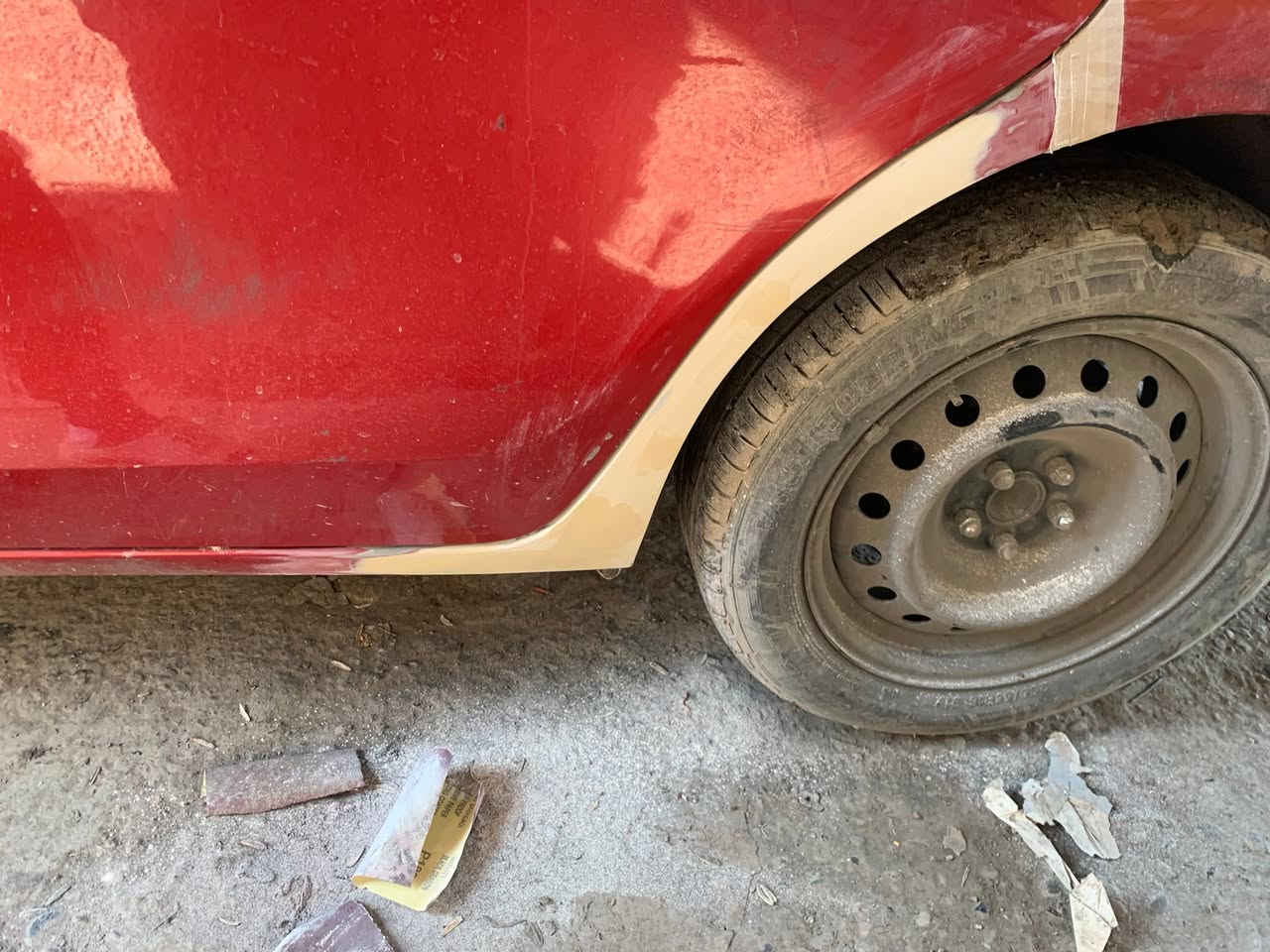 كورلا LE ٢٠١٩ لون احمر داخلة العراق كلين هنا صار بيه تقريبا ربع هلال جامبا خلفي صبغ  موضح بالصور ومكانين بارد خفيف السيارة حلوة ماشية ١٠٠ الف باسمي رقم بغداد السعر ١٣٥ وبيع مجال بسيط مكانه بغداد الشعب 
للتواصل ***********
