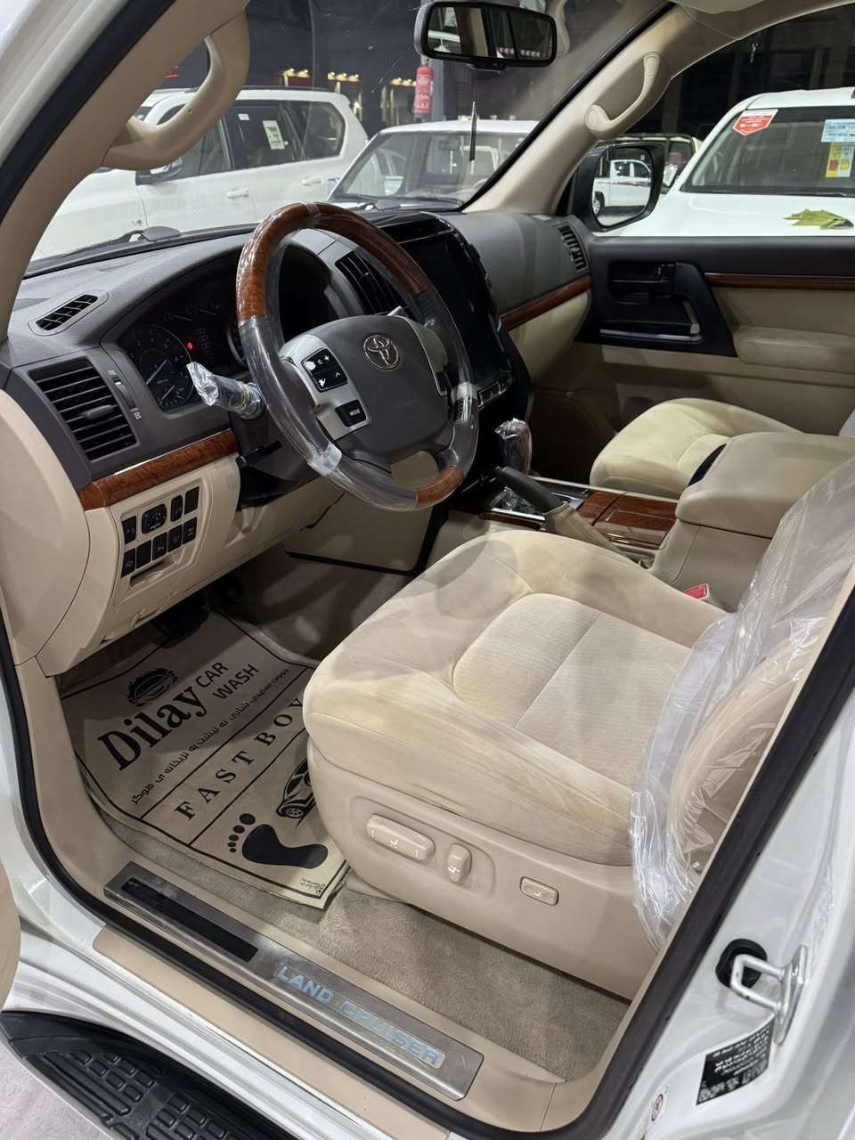 تويوتا لاندكروز 2013 فول مواصفات 8 سلندر  GX.R شركة ساز ثمانية ارباكات كشن كهرباء سيارة مكفوله من صبغ مكانين صغير pdr مامبين محرك و كير يشرط مامفتوح سعر ( 375 ) ورقه رقم تلفون ؛
***********
بي واتساب 
مكان أربيل
