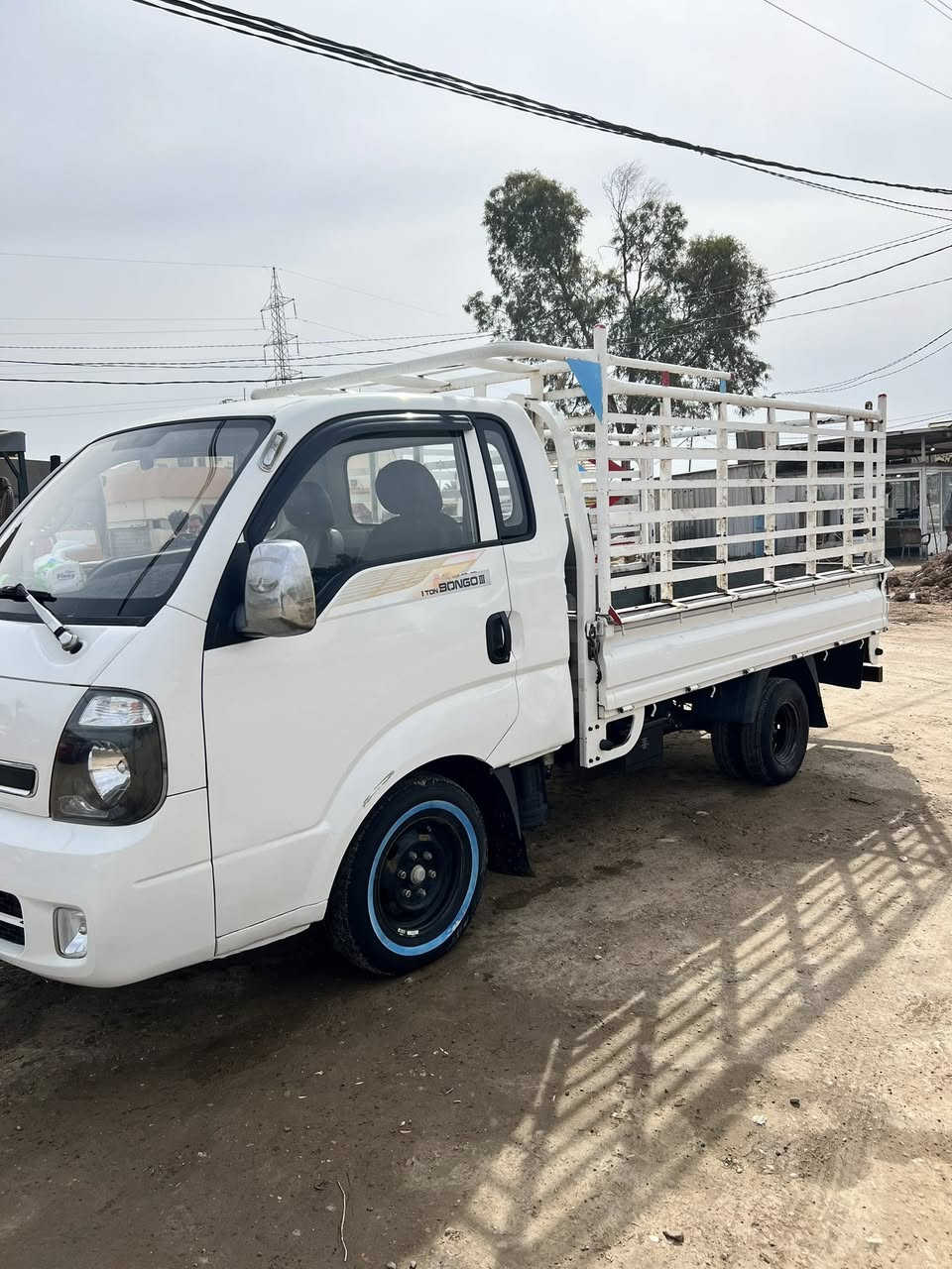 كيا بنجو 2017للبيع
مكفولة 
كير محرك صدر كله جديد 
تخم تاير 
السيارة جاهزة 
السعر 120$وبيها مجال 
العنوان ديالى خان بني سعد 
للاستفسار ‭٠٧٧١ ٠٩٨ ٢٦٤٨‬
