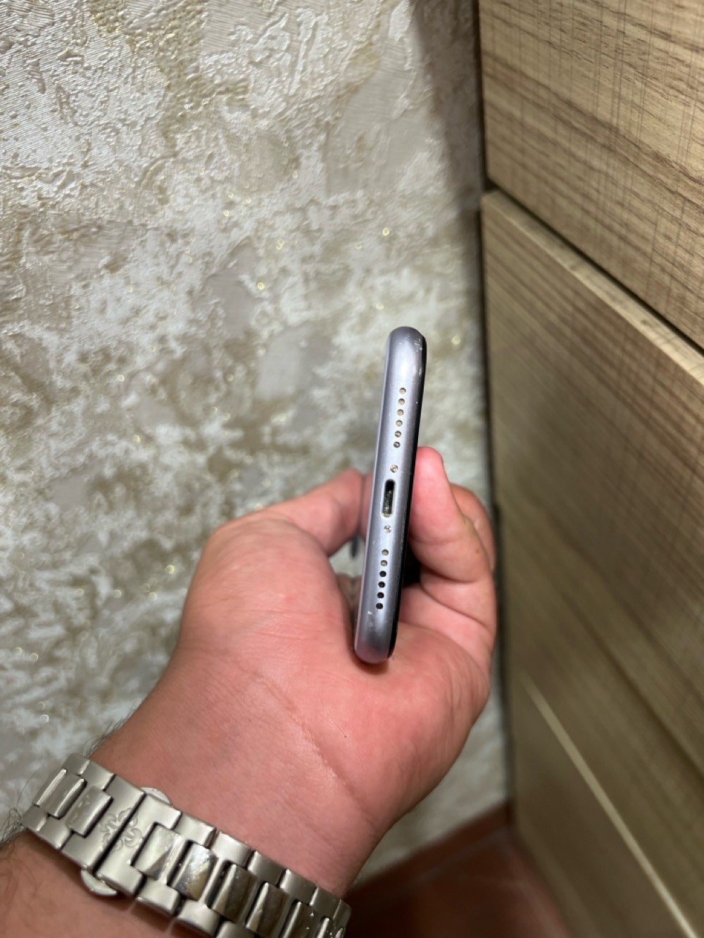 ايفون 11 للبيع 

جهاز نضيف كلش 

ذاكره 128

بطاريه 82 بلادي

امبدل شاشه اصليه ثلاث خيارات فيس ايدي شغال بس ميلقط

سعره 225 وبيه مجال للشراي فقط

مكاني موصل ايسر حي المهندسين