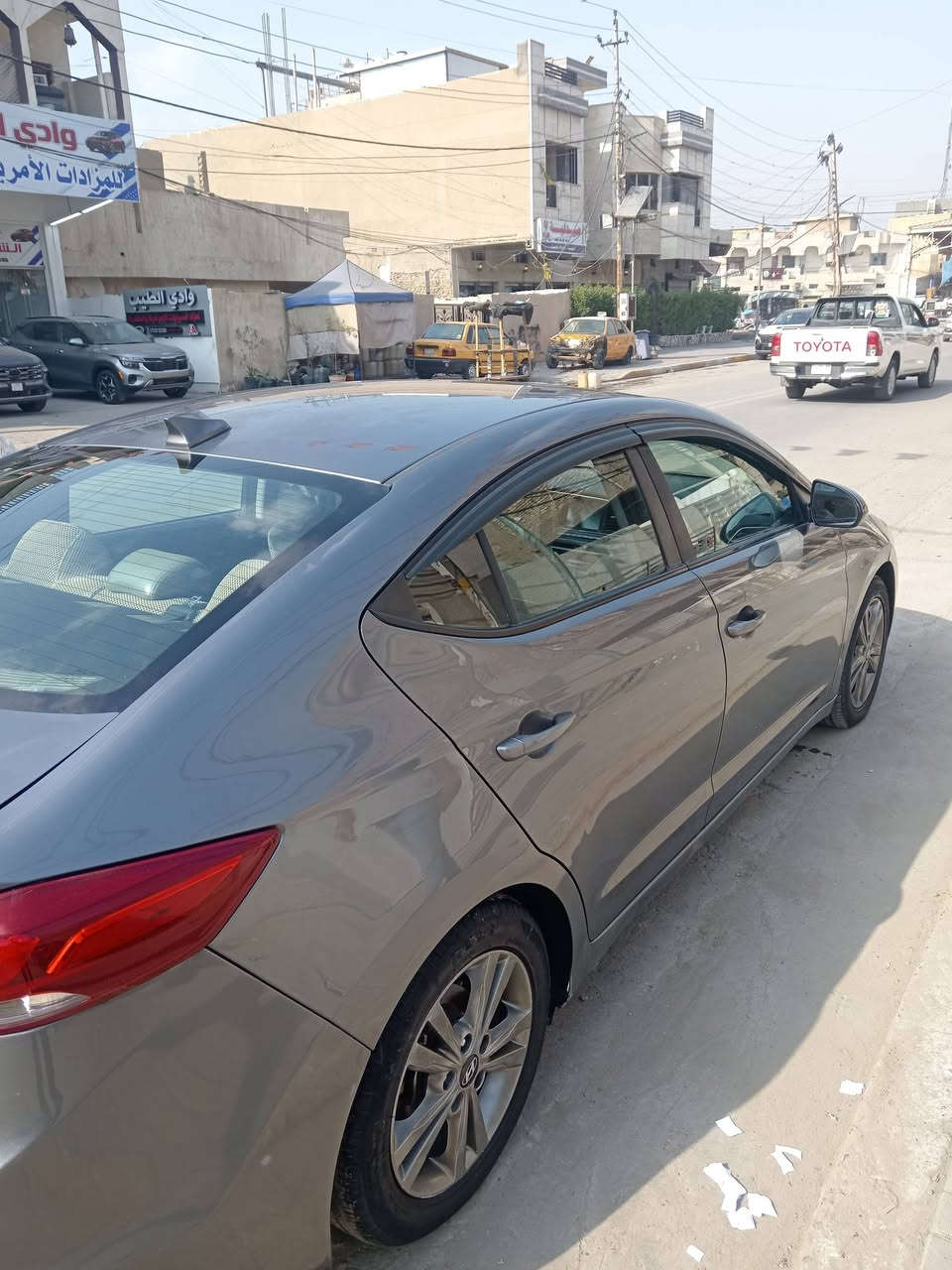 السلام عليكم. للبيع الانترا وارد أمريكي موديل 18 نص فول تحكم استيرن جهتين ثلاث انظمه قياده نظام  نقطة العمياء بيها بارد بالباب الخلف السائق حادثها مرفق بالصور محرك بي صوت رقم شمالي بأسمي سنوية لل 2029 السعر 120 وبيها مجال بسيط مكاني بغداد الدورة هاذا رقمي *********** غير غير متواجد ع. فيس
