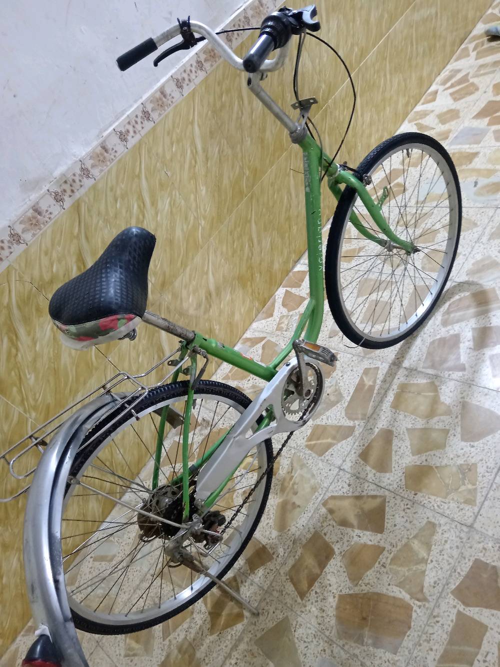  سلام عليكم اخوان باسكل للبيع ادخل خاص عل واتساب اكتب سعرك رجاءا لحد يتصل اكتب سعرك واذا عجبني ارد عليك حجم 26 لون اخضر  عگرب سبع مكاين 
الديوانيه اوصله لباب بيتك بلاش 