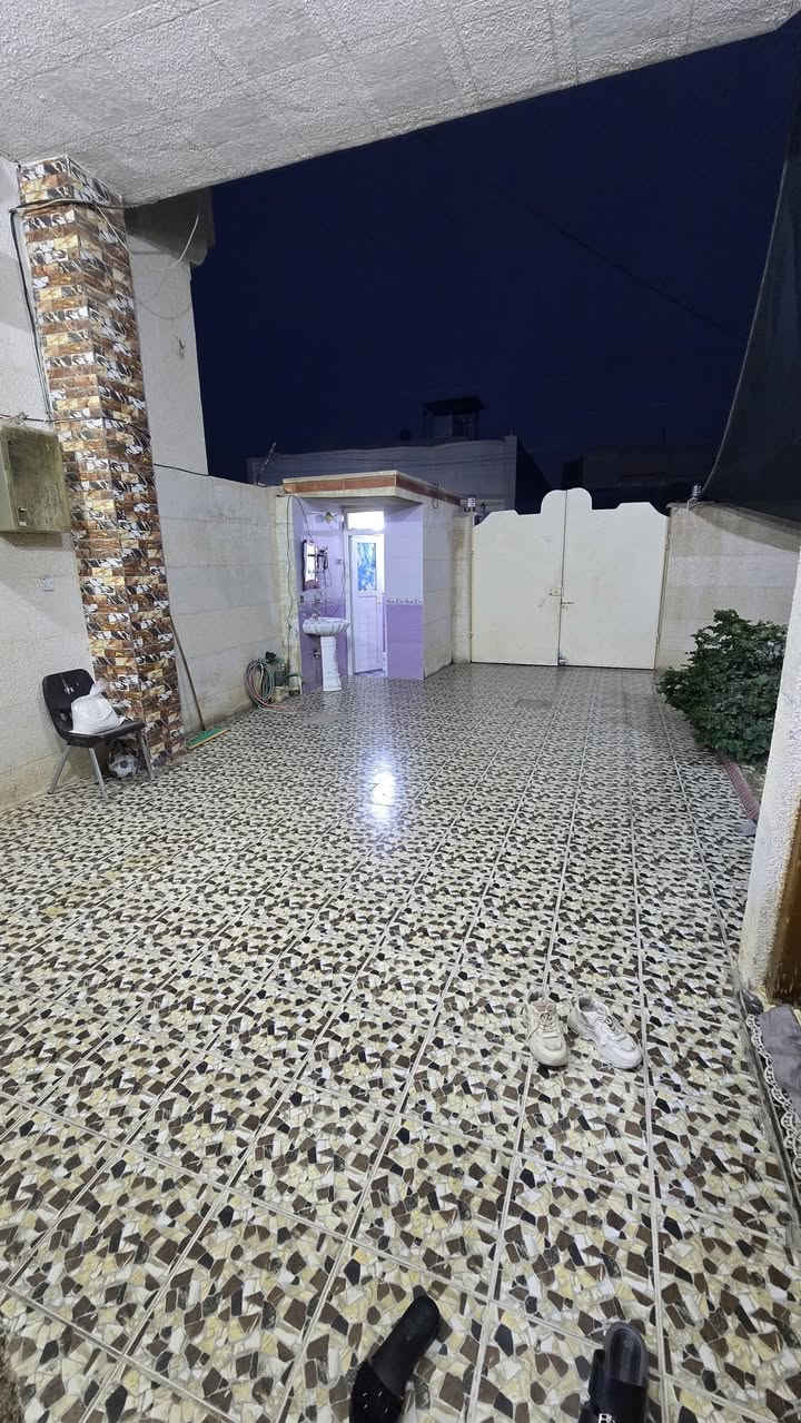 سلام عليكم
منزل للبيع طابقين
الموقع صلاح الدين قضاء بلد حي الصمود قرب منزل الاستاذ مالك لفته
جنس عقار كلك
المساحه ٢٠٥ متر 
يحتوي الطابق الأول على
كراج
حديقه
استقبال
مطبخ
صاله
غرفتين منام
صحيات داخليه وخارجيه
طابق ثاني يحتوي على
غرفتين منام وصاله
خدمات متكامله كهرباء ماء اساله تبليط مجاري رصيف 
للاستفسار الاتصال على الأرقام التاليه
***********
***********
او مراجعة مكتب التمار للعقار الواقع شارع المحطه محلات الحاج عدنان
