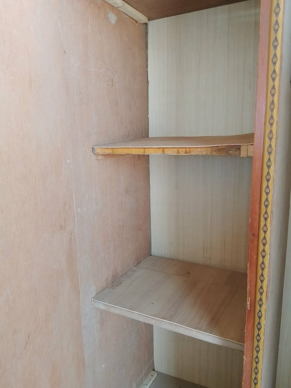 كنتور مستعمل ثلاثة أبواب تسكام للبيع مكاني الشوملي ويوجد خدمة توصيل ***********
