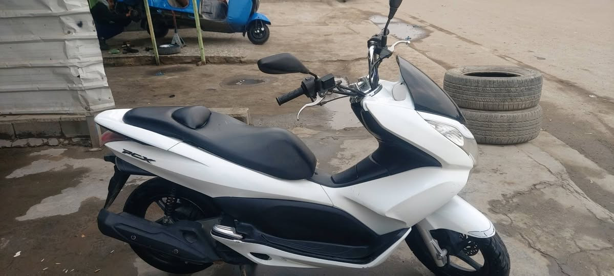 بي سي اكس جيل اول ياباني JF
حجم المحرك 125 cc
مكينه كلجات خير من الله 
دراجه بلاديه
حساس زدحام 
ستان حساس 
نكره بكل وقت كهربئيات كلها شغاله
السعر 1400مليون و٤٠٠ وبيها مجال 
مكاني بغداد حي النصر 
‎0773 144 6940
